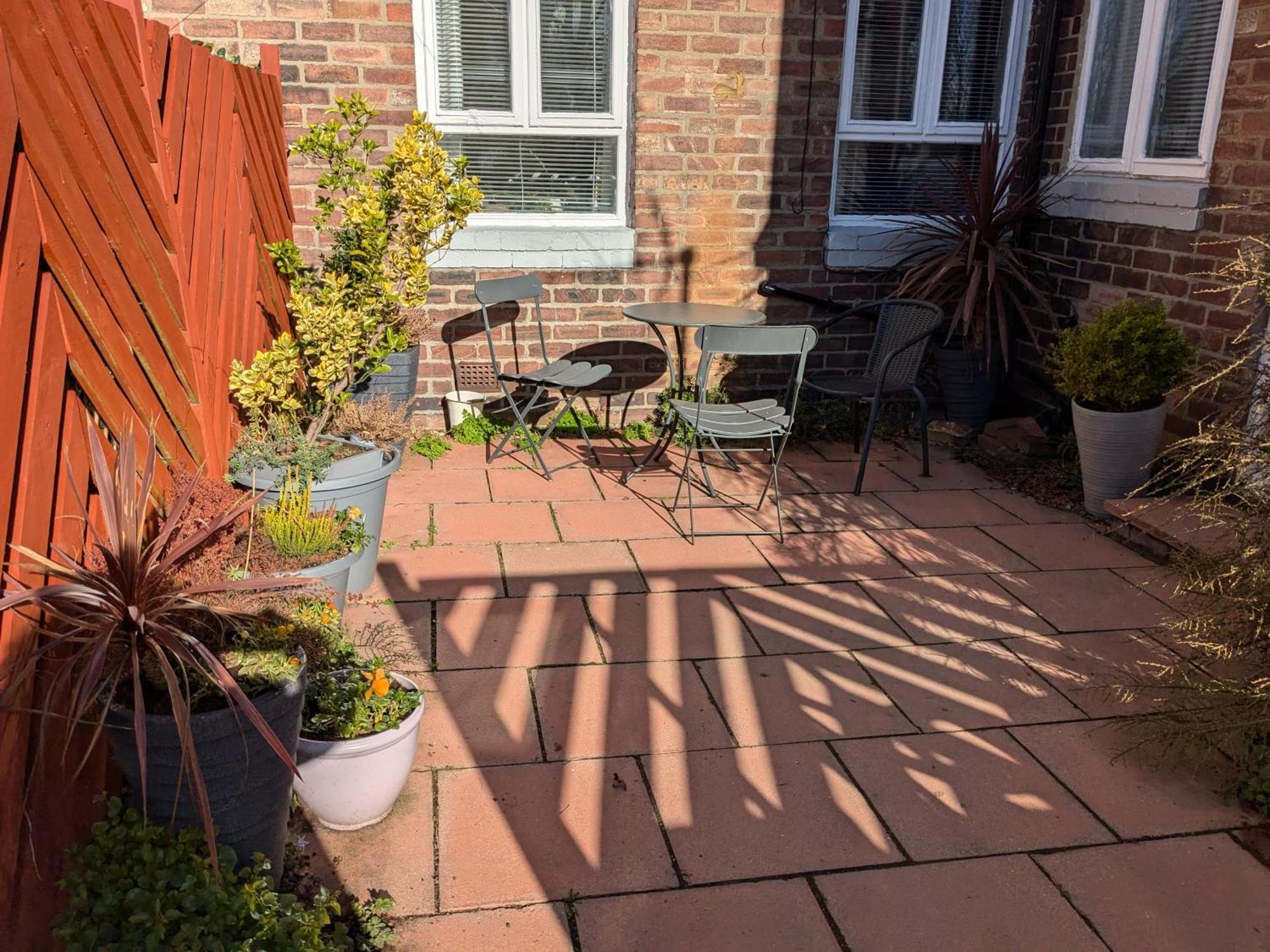Apartment With Outside Patio And Car Space Durham Esterno foto