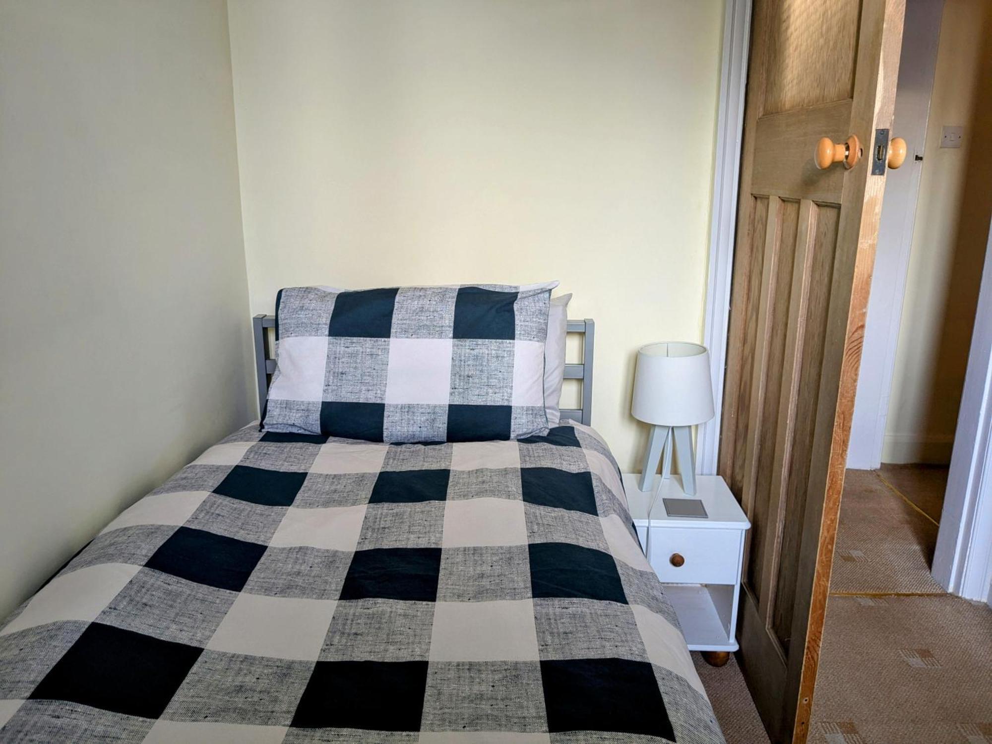 Apartment With Outside Patio And Car Space Durham Esterno foto